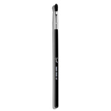 Load image into Gallery viewer, Sigma Beauty - E47 Shader - Crease Brush - Classic