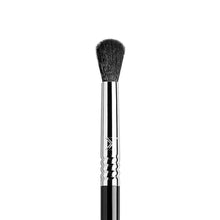 Load image into Gallery viewer, Sigma Beauty - E38 DIFFUSED CREASE™ BRUSH
