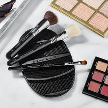 Load image into Gallery viewer, Sigma Beauty - E54 MEDIUM SWEEPER™ BRUSH
