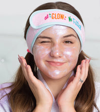 Load image into Gallery viewer, Petite N Pretty Glow Peel-Off Face Mask
