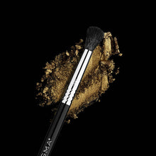 Load image into Gallery viewer, Sigma Beauty - E38 DIFFUSED CREASE™ BRUSH
